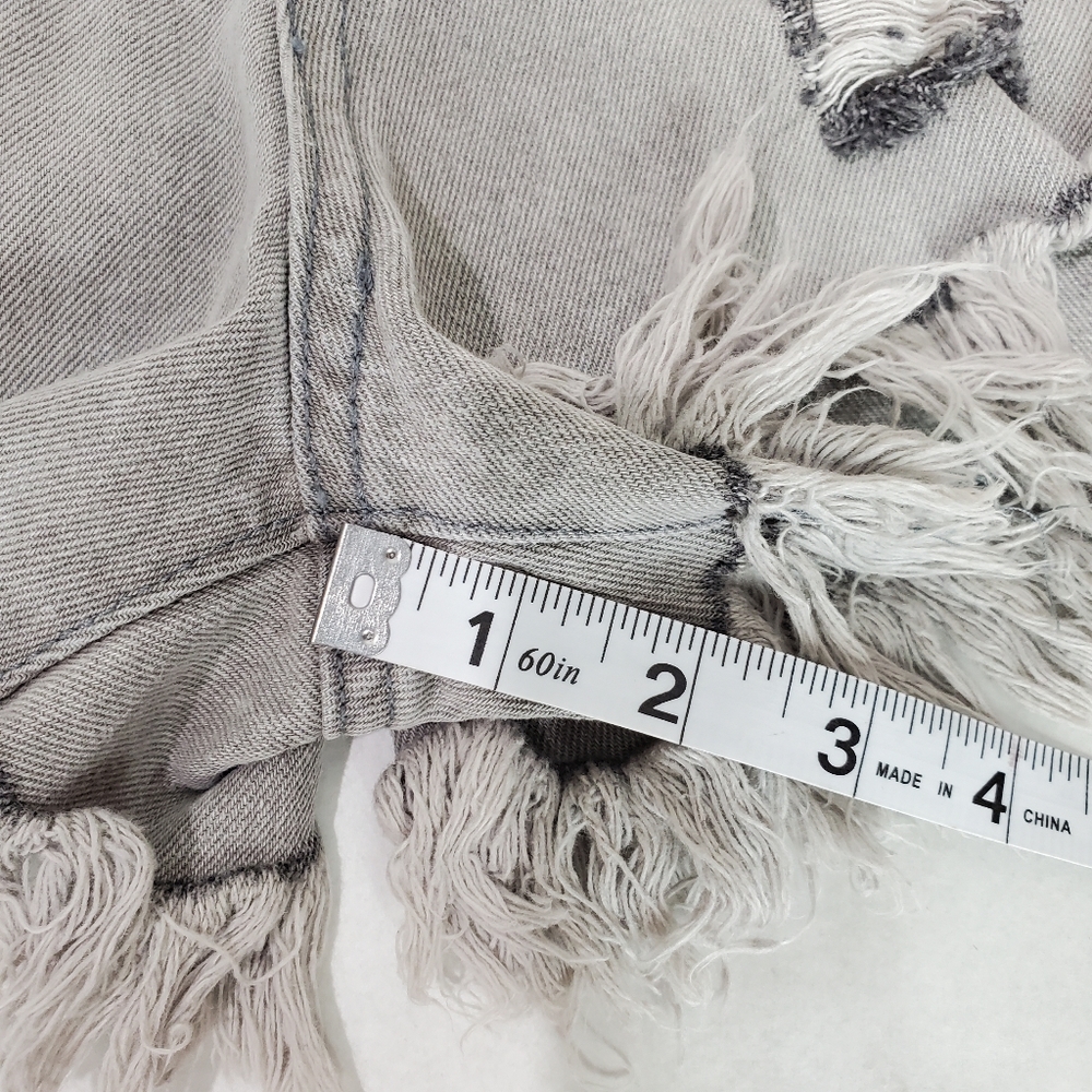 Toast Jeans Women's Gray Frayed Hem High Rise Shorts Size Small NWT - Picture 4 of 9